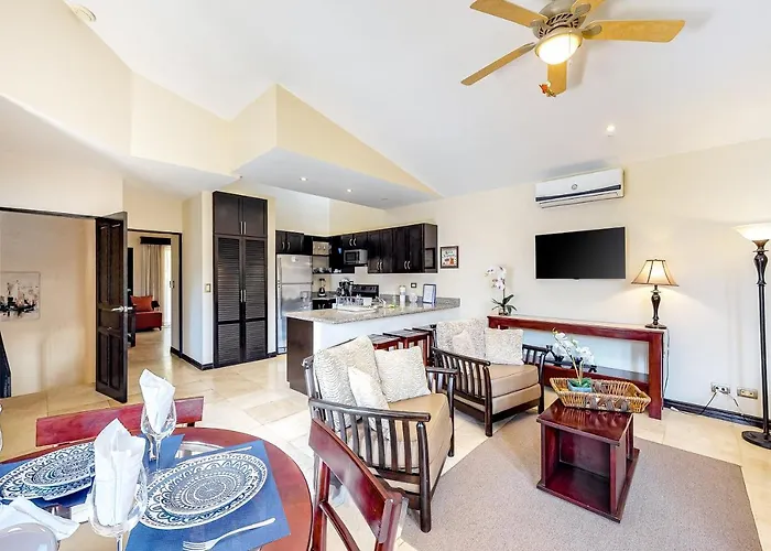 Sunny 2Br: Balcony, Pool, Kitchen, Walk To Beach