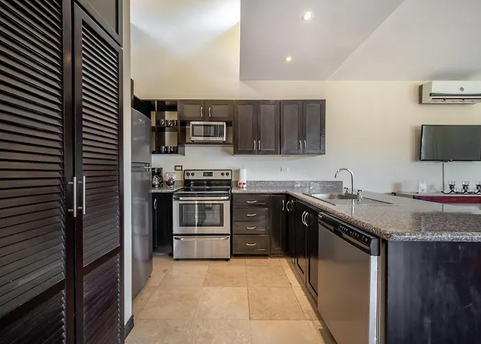 Apartamento Sunny 2Br: Balcony, Pool, Kitchen, Walk To Beach