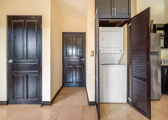 Apartamento Sunny 2Br: Balcony, Pool, Kitchen, Walk To Beach