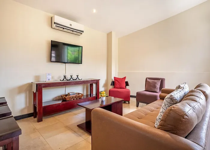 Apartamento Sunny 2Br: Balcony, Pool, Kitchen, Walk To Beach *