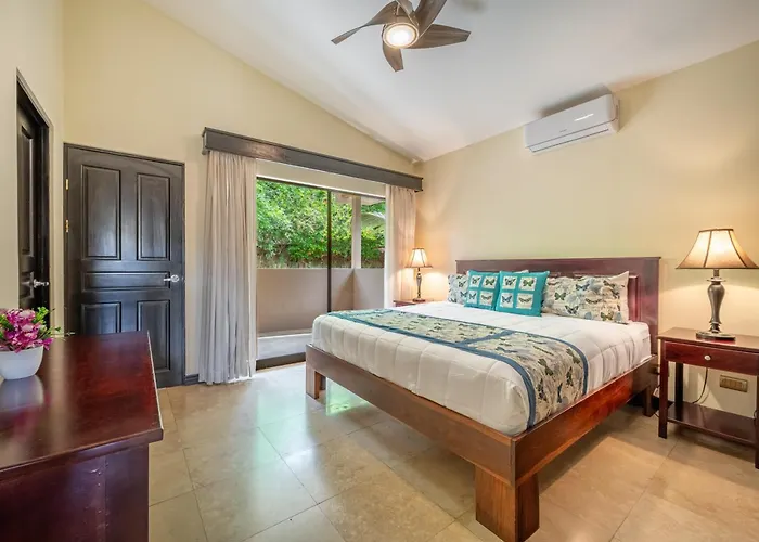 Sunny 2Br: Balcony, Pool, Kitchen, Walk To Beach