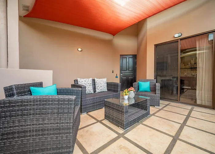 Sunny 2Br: Balcony, Pool, Kitchen, Walk To Beach * Playa Ocotal