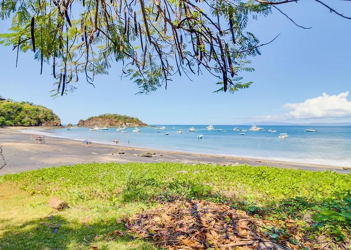 Sunny 2Br: Balcony, Pool, Kitchen, Walk To Beach Playa Ocotal